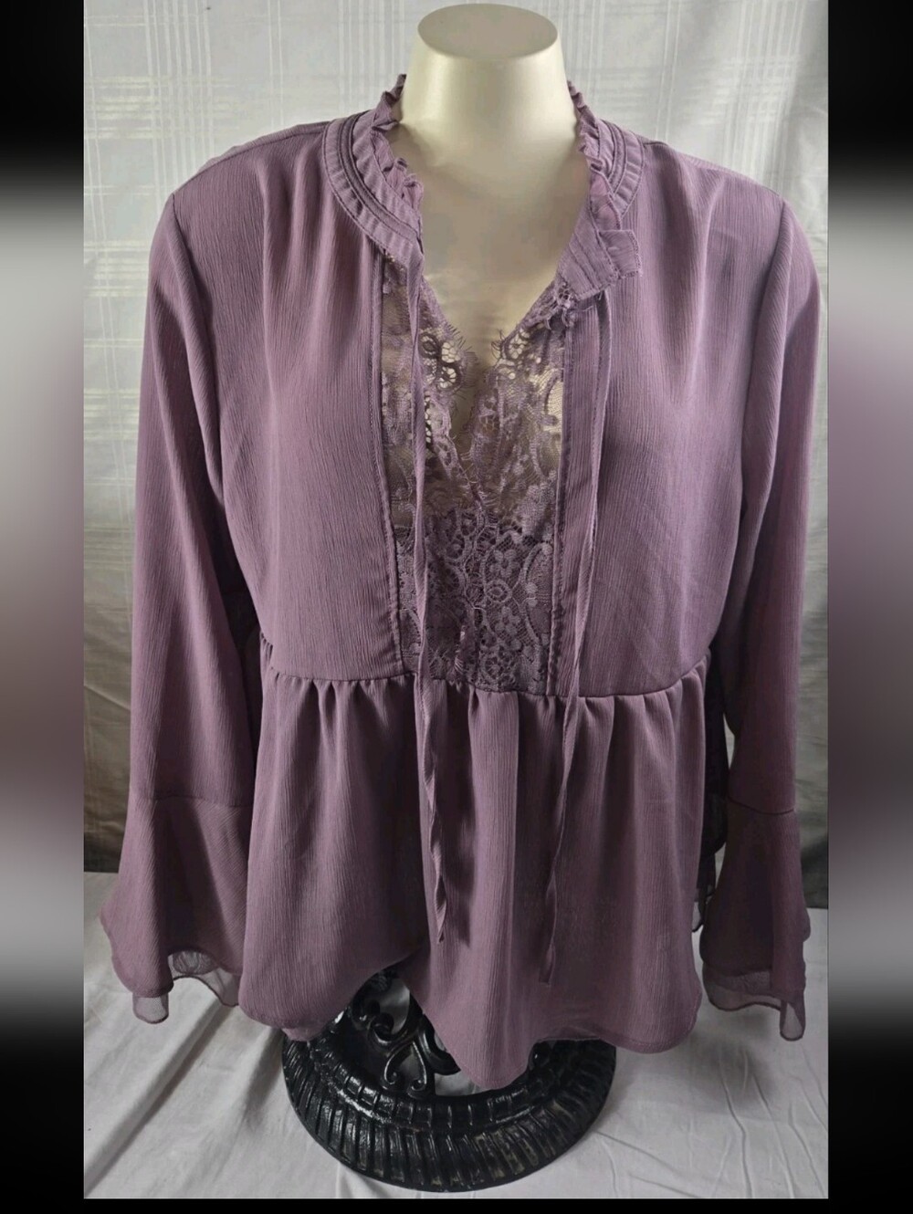 Arizona Jeans Co. Womens Size L Lavender Purple Lace Ruffle Wimsical  Blouse
